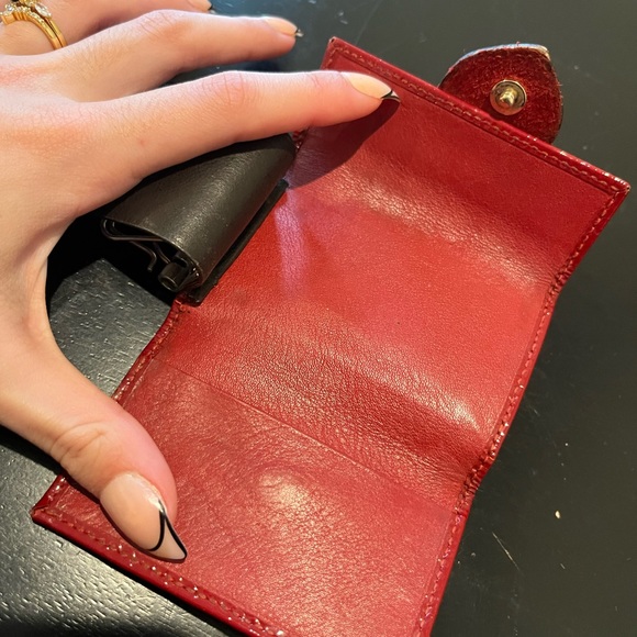 Gucci GG Red Patent Leather Monogram Gold Heart Snap Closure Six Ring Key Holder - Picture 5 of 6